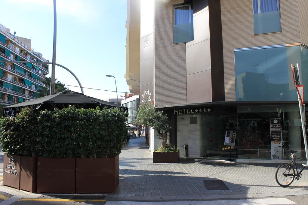 Hotel Madanis L'Hospitalet de Llobregat Bagian luar foto
