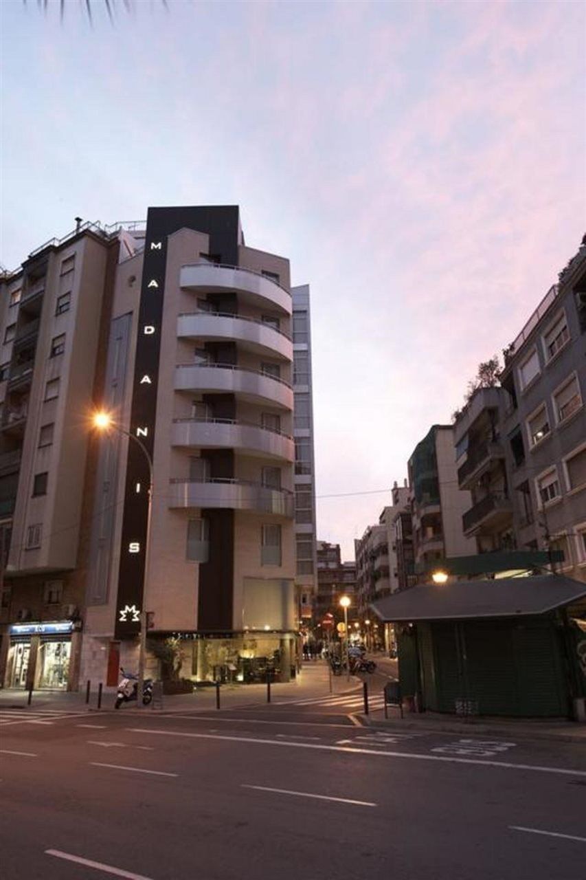 Hotel Madanis L'Hospitalet de Llobregat Bagian luar foto